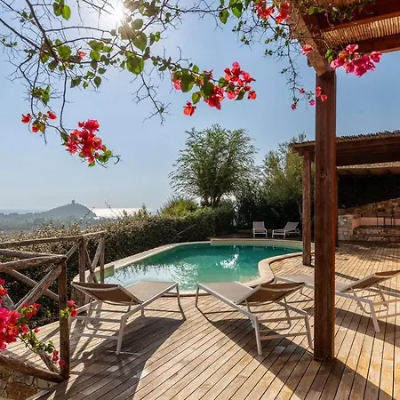 Дом отдыха Leone With Pool & Views, Newly Furnished