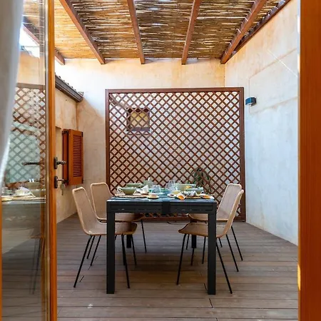 Leone With Pool & Views, Newly Furnished Holiday home Chia