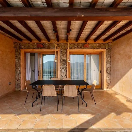 Leone With Pool & Views, Newly Furnished * Chia