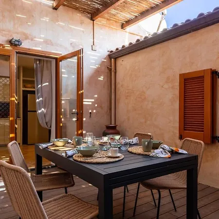 Leone With Pool & Views, Newly Furnished Holiday home Chia