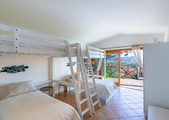 Leone With Pool & Views, Newly Furnished Сasa de vacaciones Chia