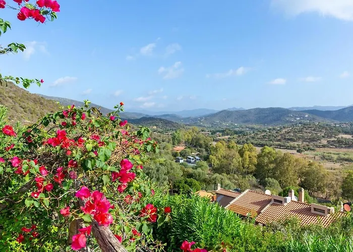 Leone With Pool & Views, Newly Furnished Сasa de vacaciones