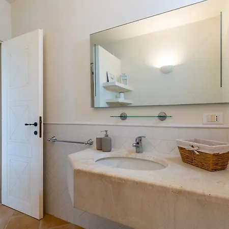 Leone With Pool & Views, Newly Furnished