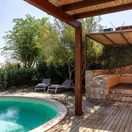 Leone With Pool & Views, Newly Furnished بيت للعطل *