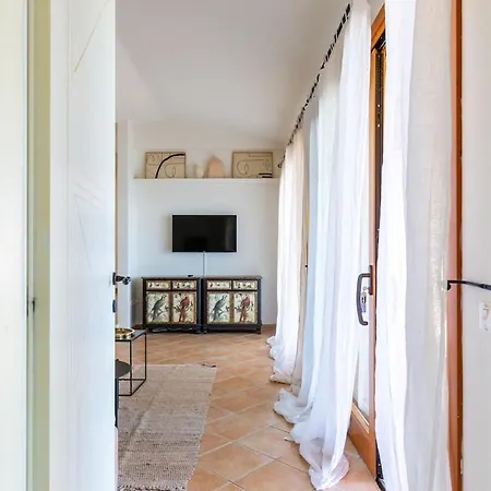 Leone With Pool & Views, Newly Furnished بيت للعطل شيا