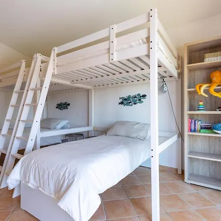 Leone With Pool & Views, Newly Furnished Holiday home Chia