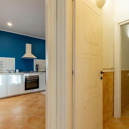 Leone With Pool & Views, Newly Furnished شيا