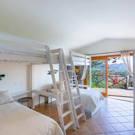 Leone With Pool & Views, Newly Furnished بيت للعطل شيا