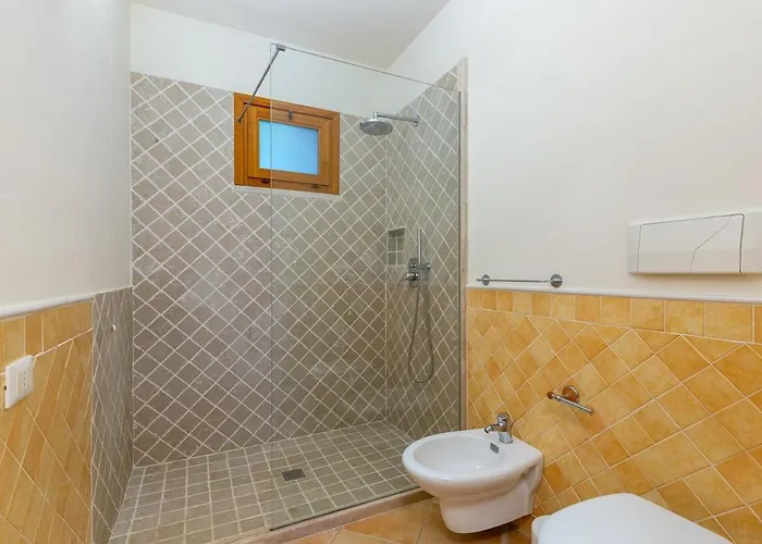 Leone With Pool & Views, Newly Furnished