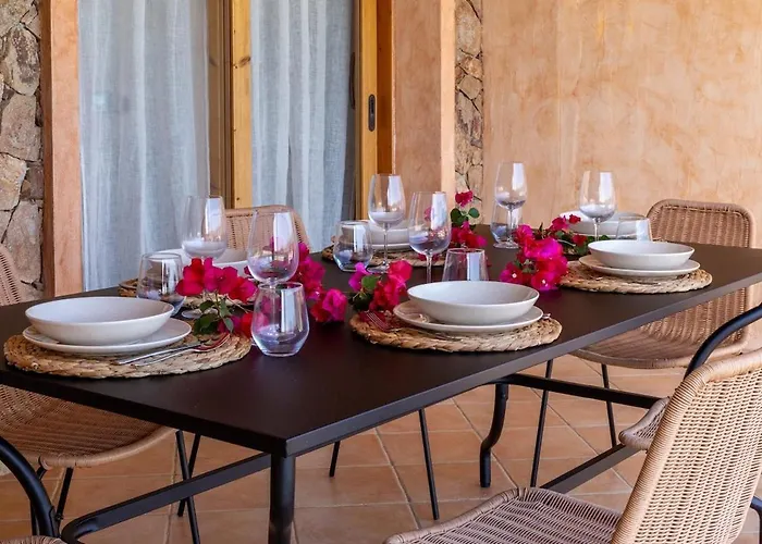 Leone With Pool & Views, Newly Furnished Nyaraló