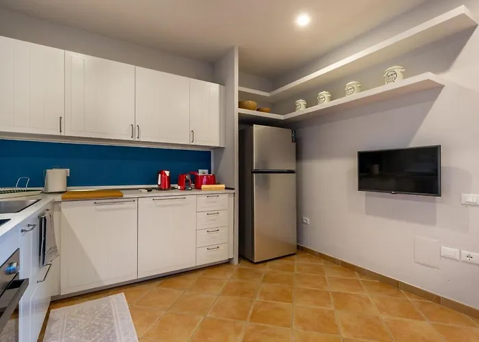 Nyaraló Leone With Pool & Views, Newly Furnished *