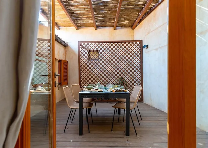 Leone With Pool & Views, Newly Furnished Nyaraló Chia