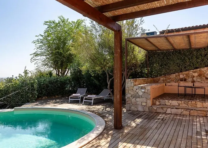 Leone With Pool & Views, Newly Furnished Nyaraló *