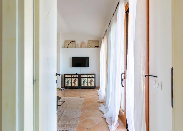 Leone With Pool & Views, Newly Furnished Nyaraló Chia