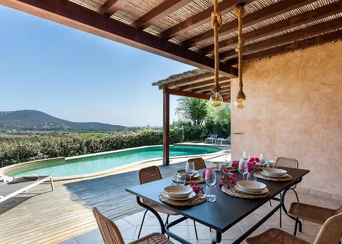 Nyaraló Leone With Pool & Views, Newly Furnished Chia