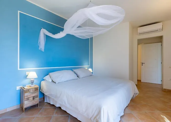 Nyaraló Leone With Pool & Views, Newly Furnished *