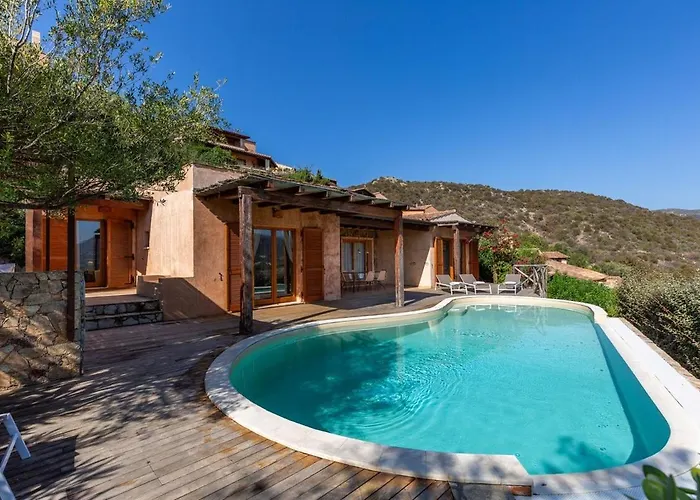 Leone With Pool & Views, Newly Furnished *