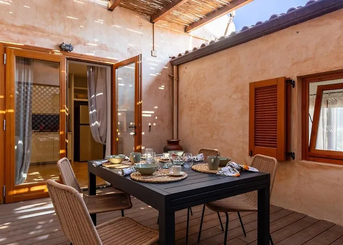 Leone With Pool & Views, Newly Furnished Nyaraló Chia